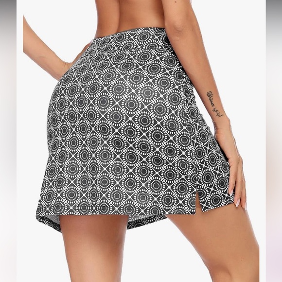 Patterned Skort - Picture 3 of 8